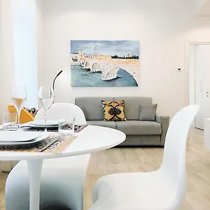 Leoncino Apartment